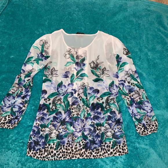 White House Black Market top - Picture 9 of 10